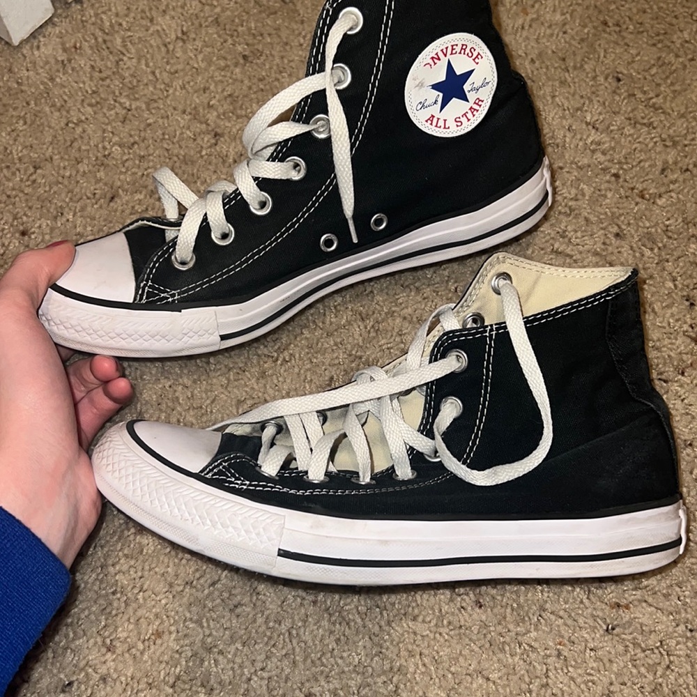 black converse women’s size 8
